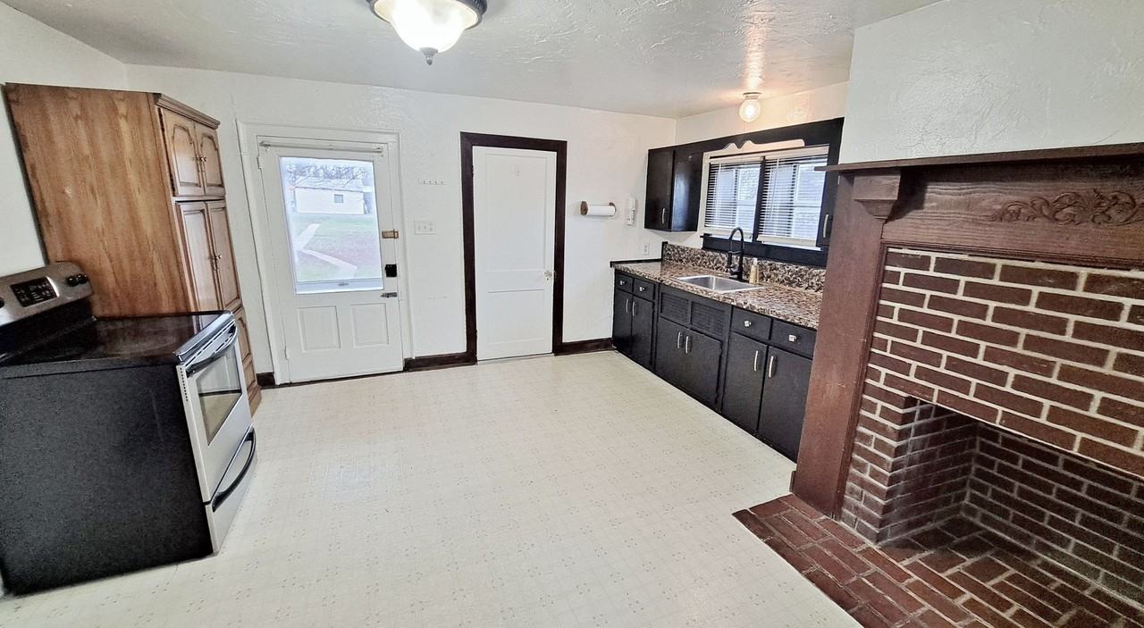 104 W King St - Photo 5 of 48