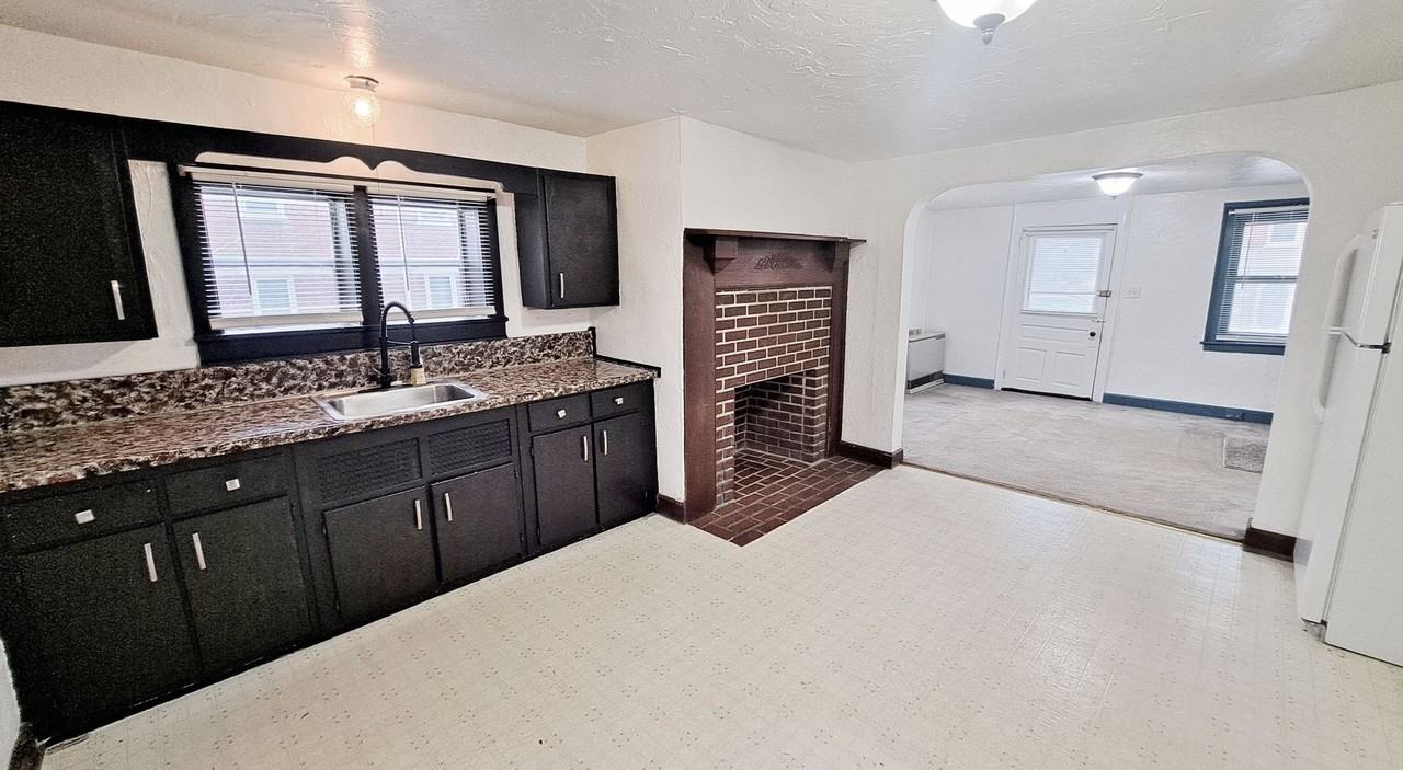 104 W King St - Photo 6 of 48