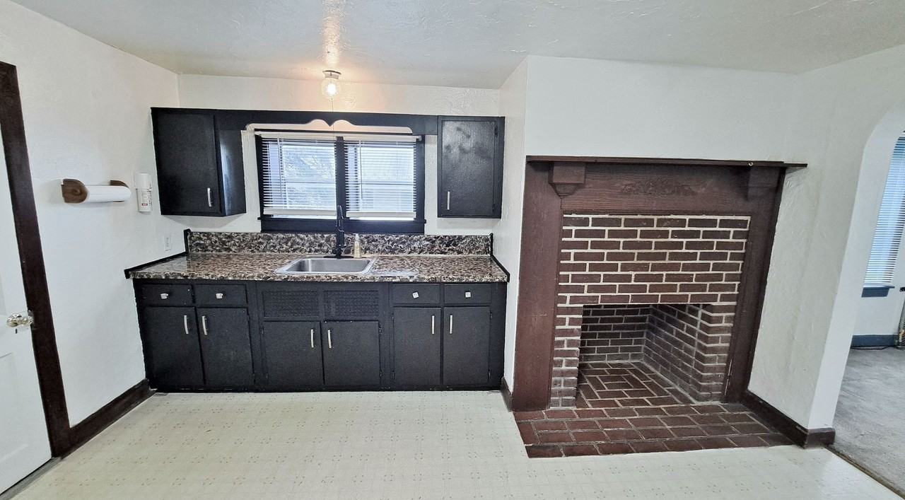 104 W King St - Photo 7 of 48