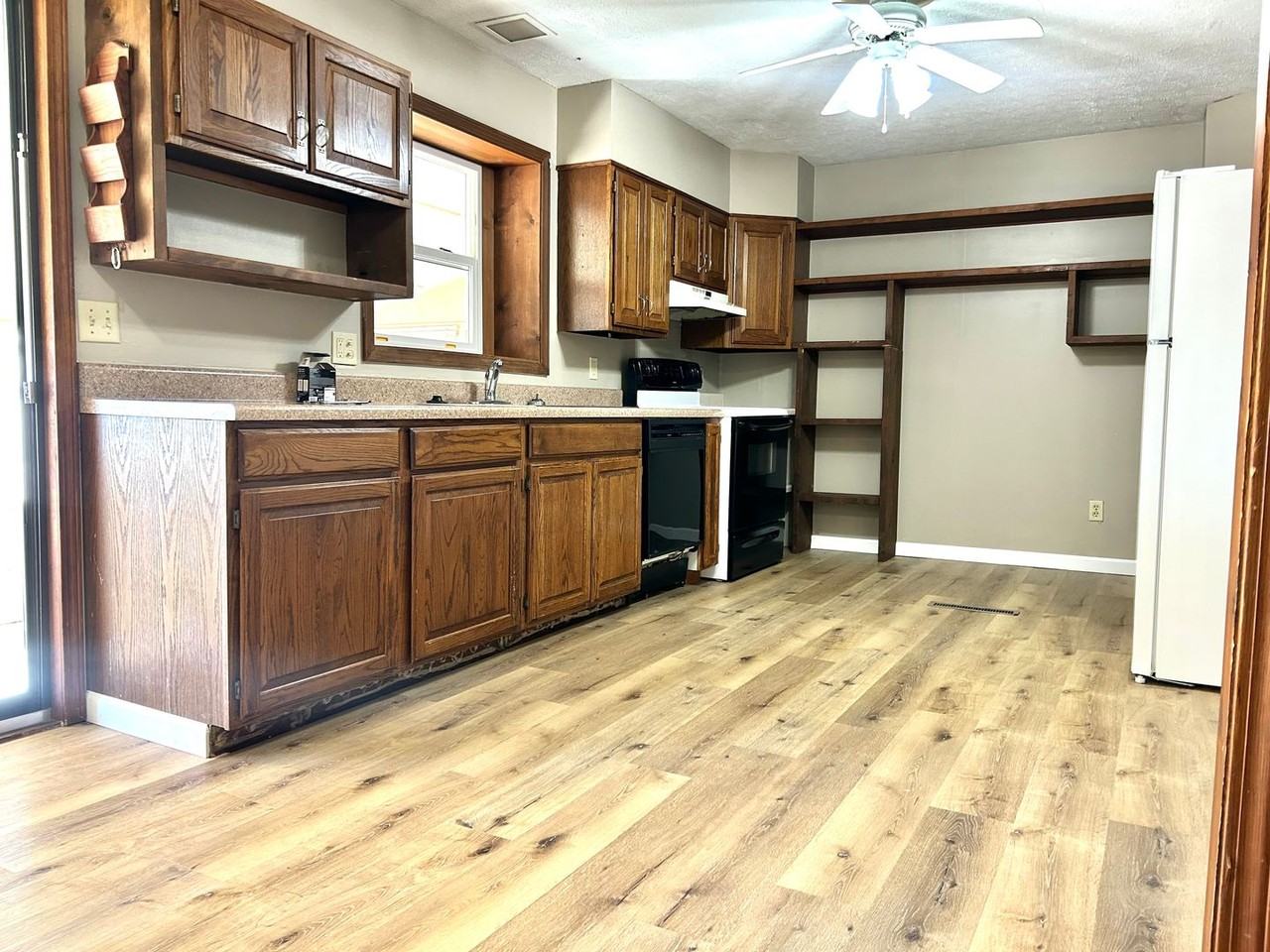 607 Sara St - Photo 5 of 13