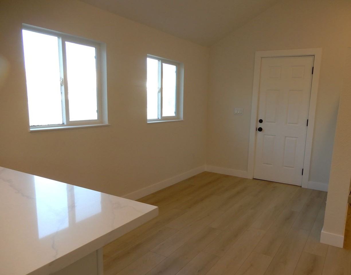 4820 Parker Ave - Photo 3 of 15