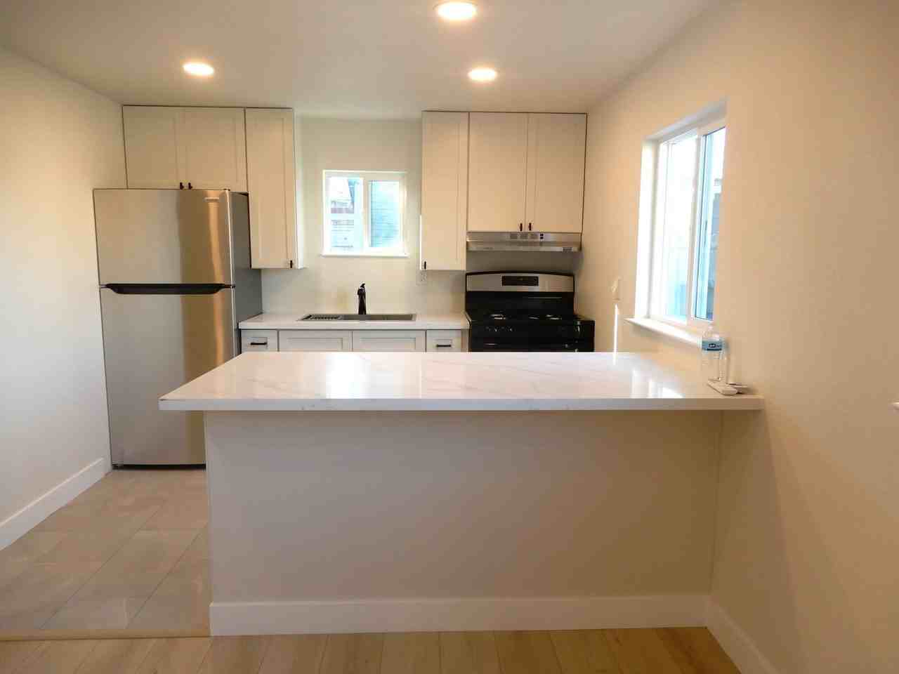 4820 Parker Ave - Photo 5 of 15