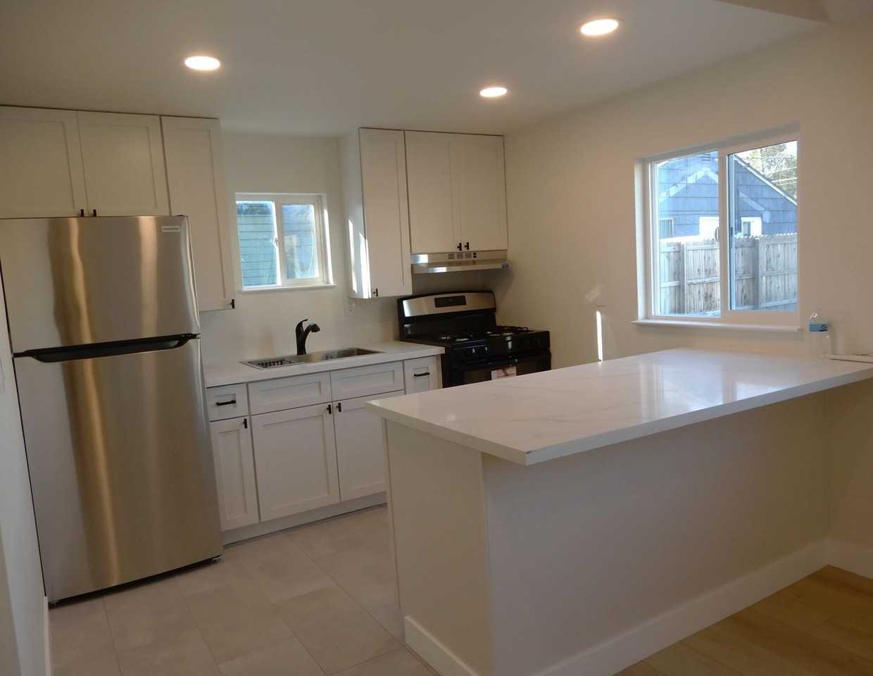 4820 Parker Ave - Photo 6 of 15