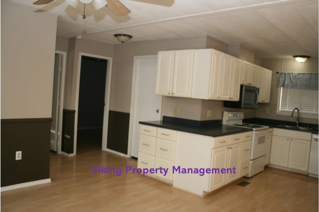 687 Nw Apollo Rd - Photo 3 of 17