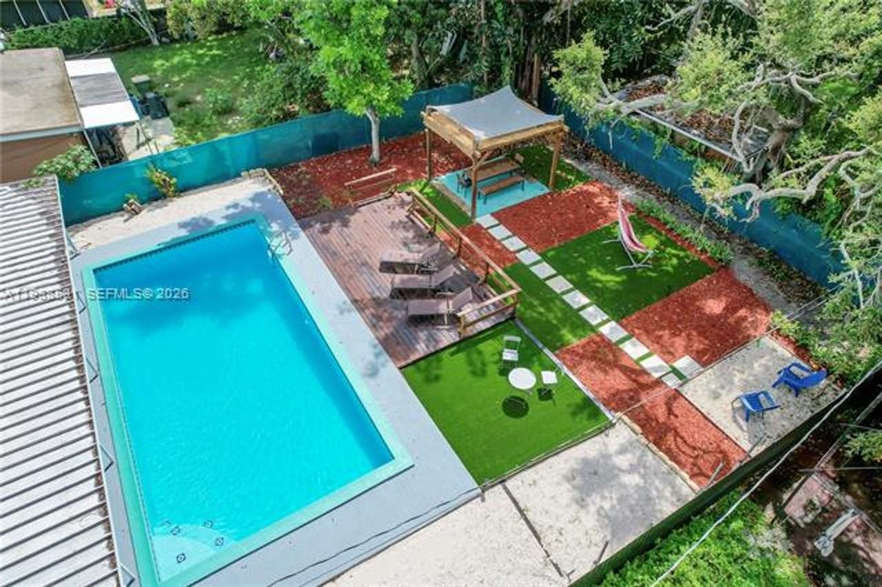 1370 Ne 133rd St #0 - Photo 3 of 25