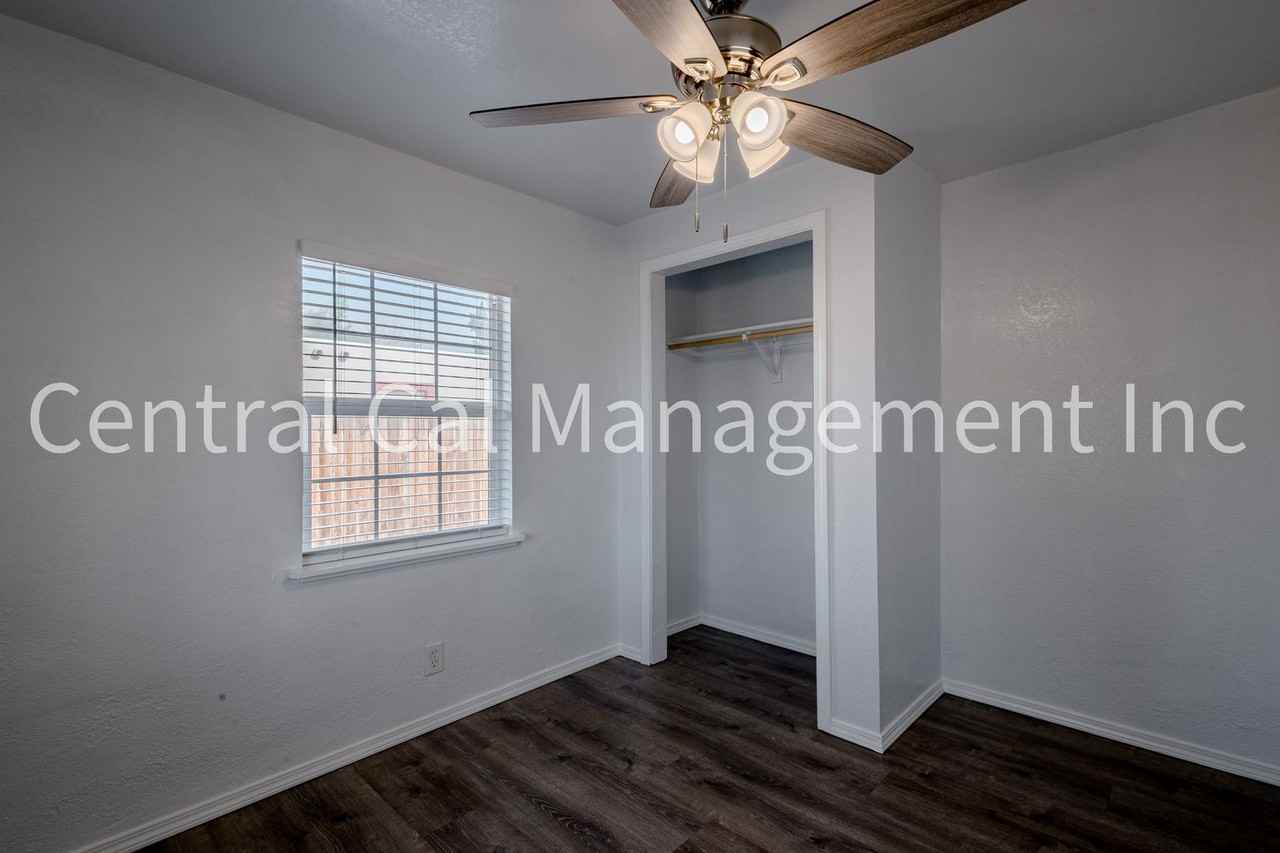 1928 S I St - Photo 4 of 17