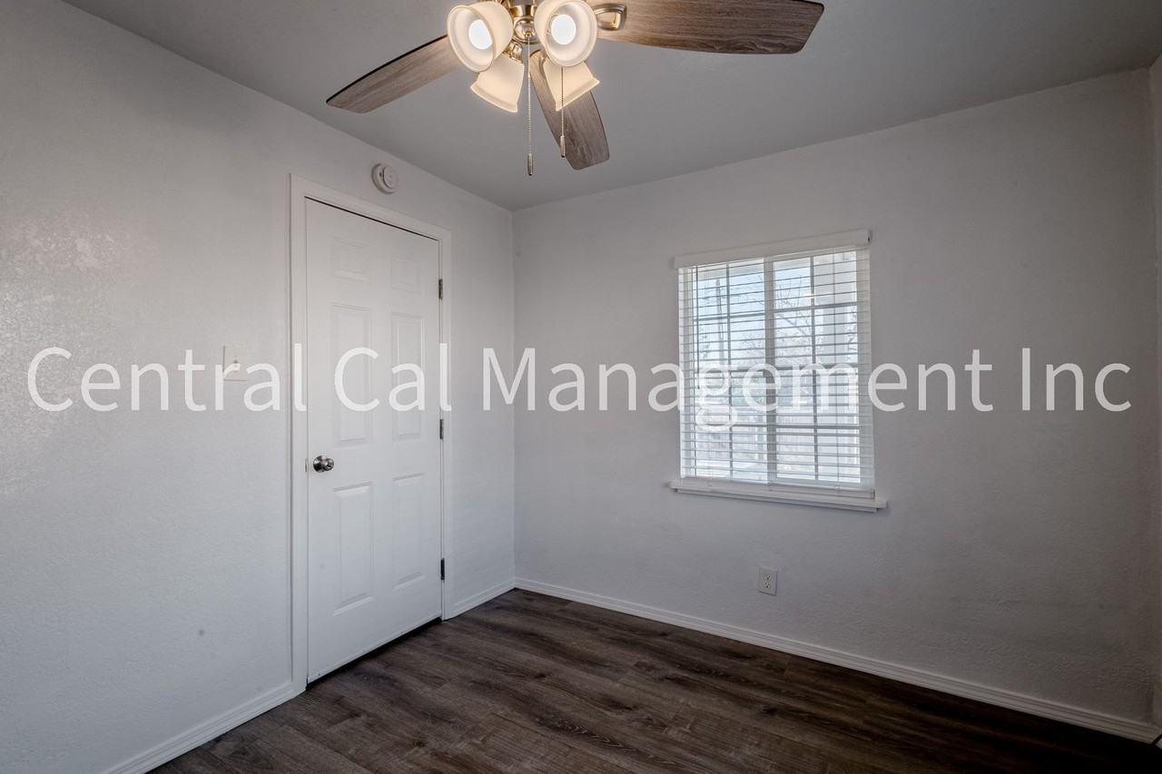 1928 S I St - Photo 5 of 17