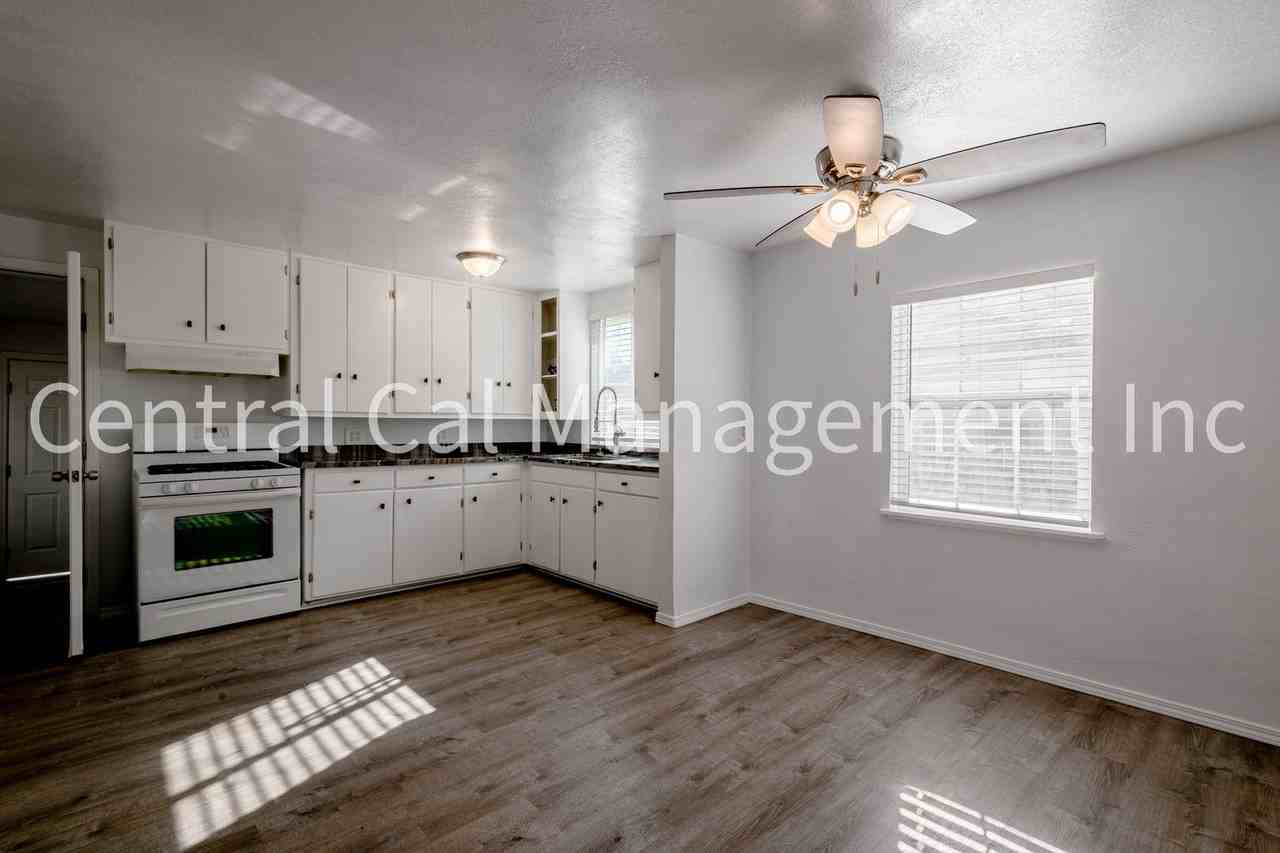 1928 S I St - Photo 6 of 17