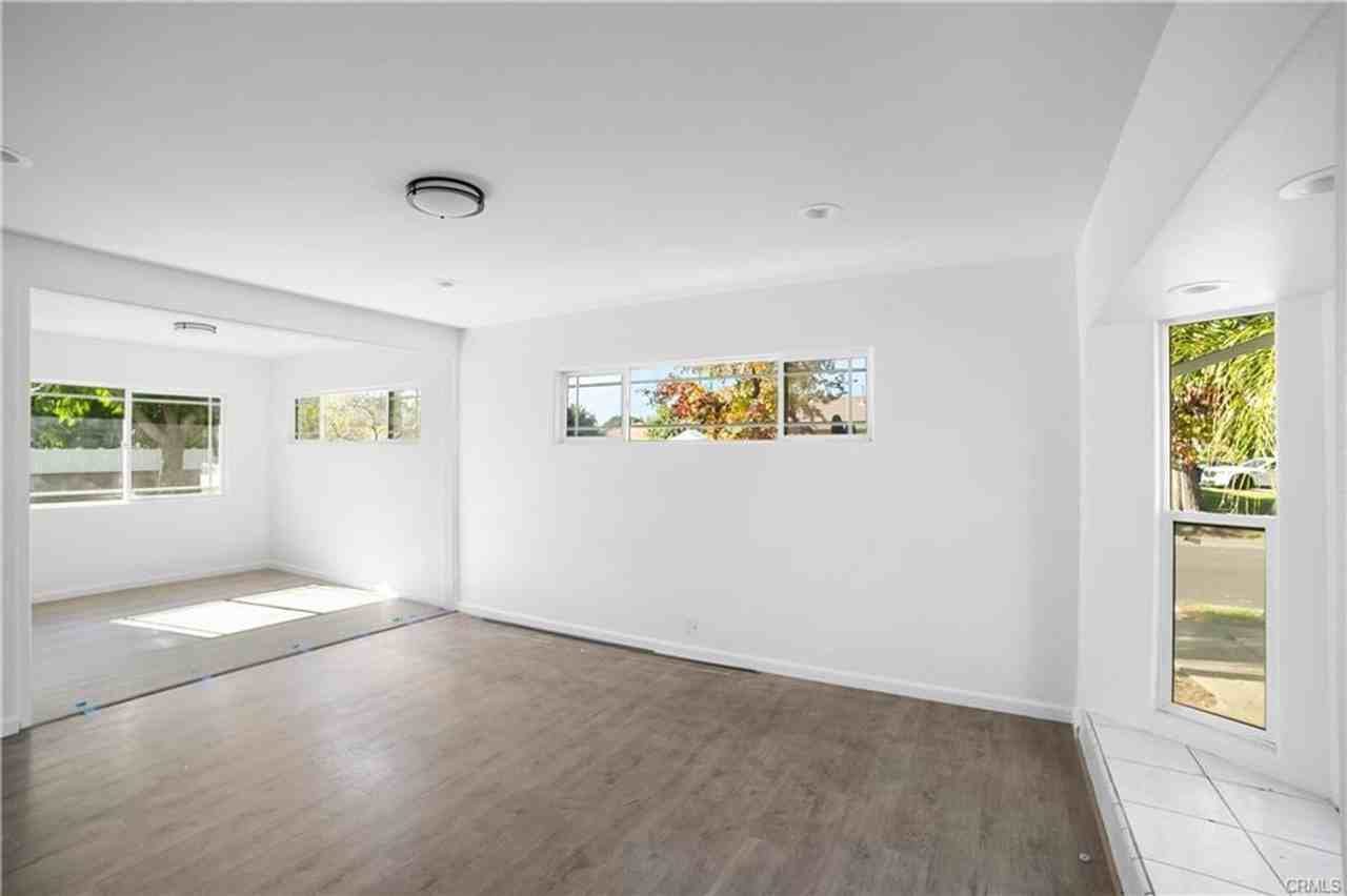 20554 Valerio St - Photo 4 of 11