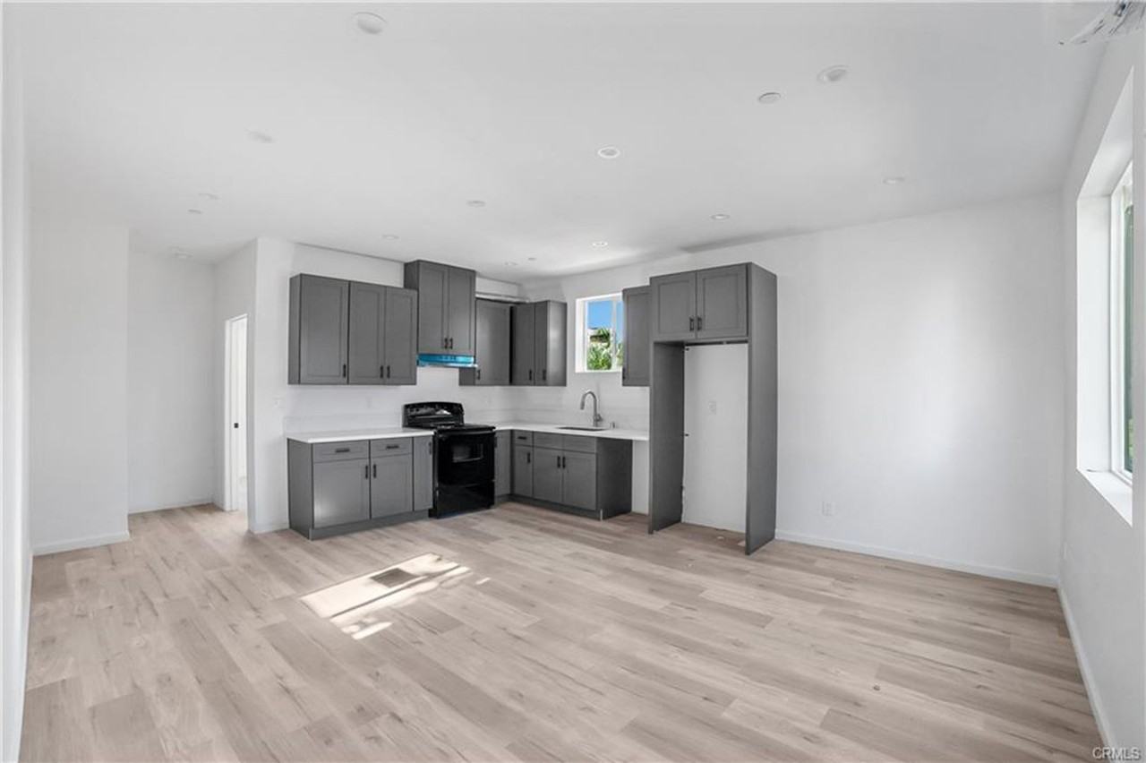 20553 Valerio St - Photo 2 of 12