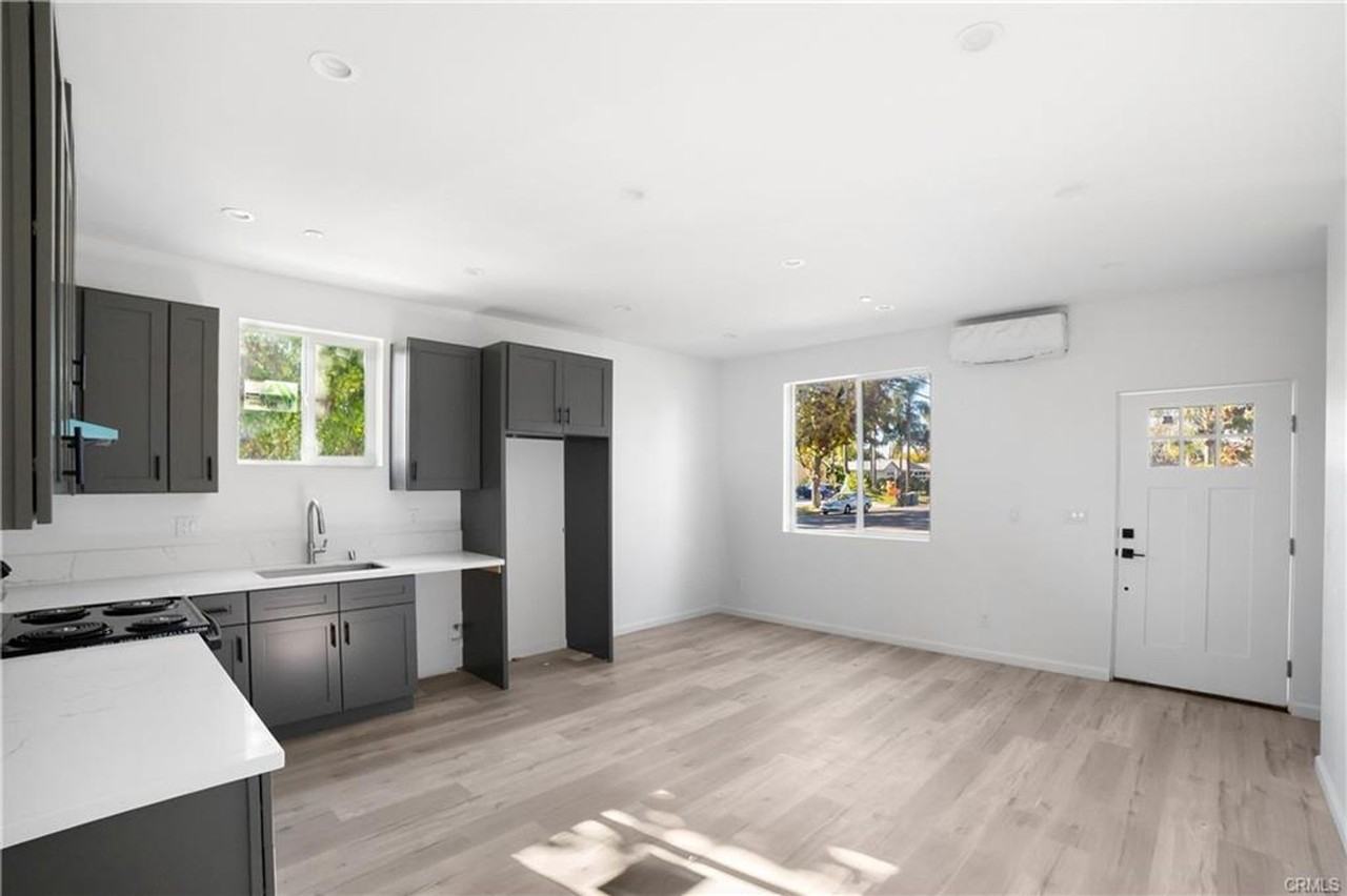 20553 Valerio St - Photo 3 of 12