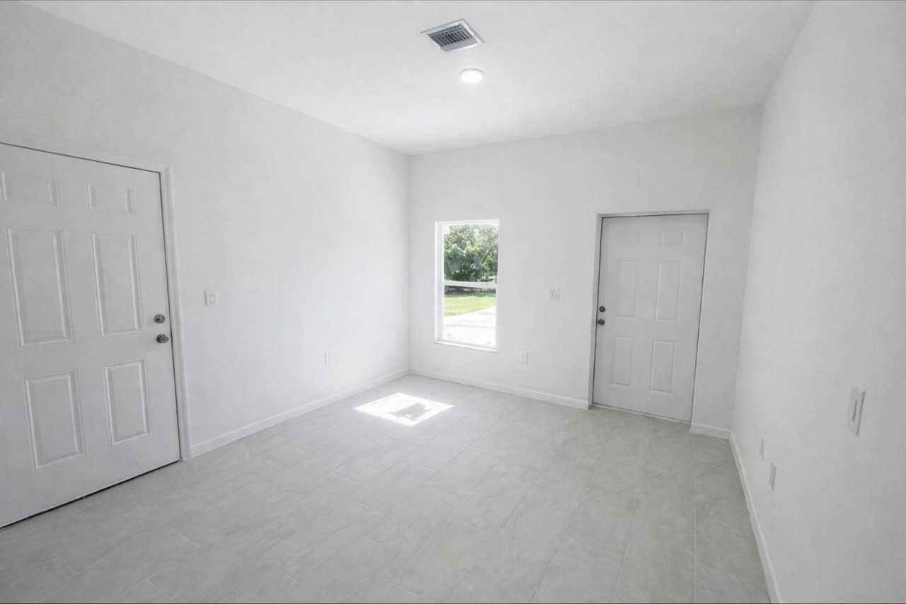 3205 3205 11th St E Lehigh Acers, FL 33972 - Photo 5 of 18