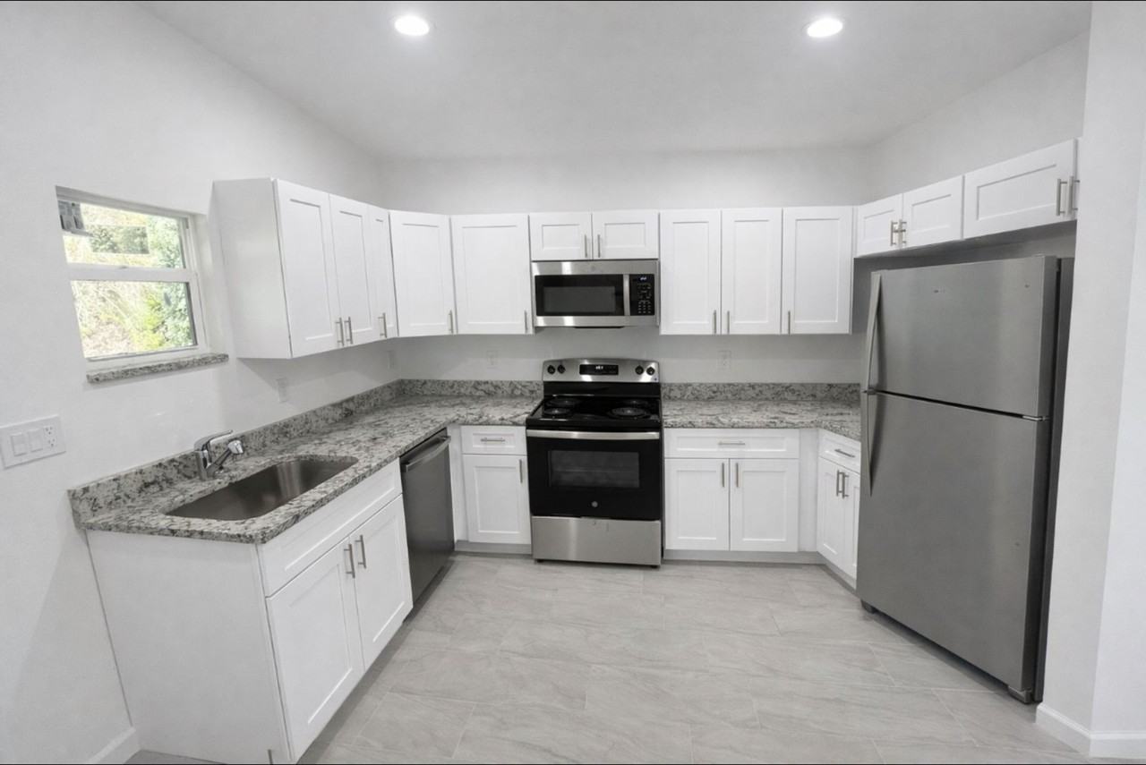 3205 3205 11th St E Lehigh Acers, FL 33972 - Photo 7 of 18