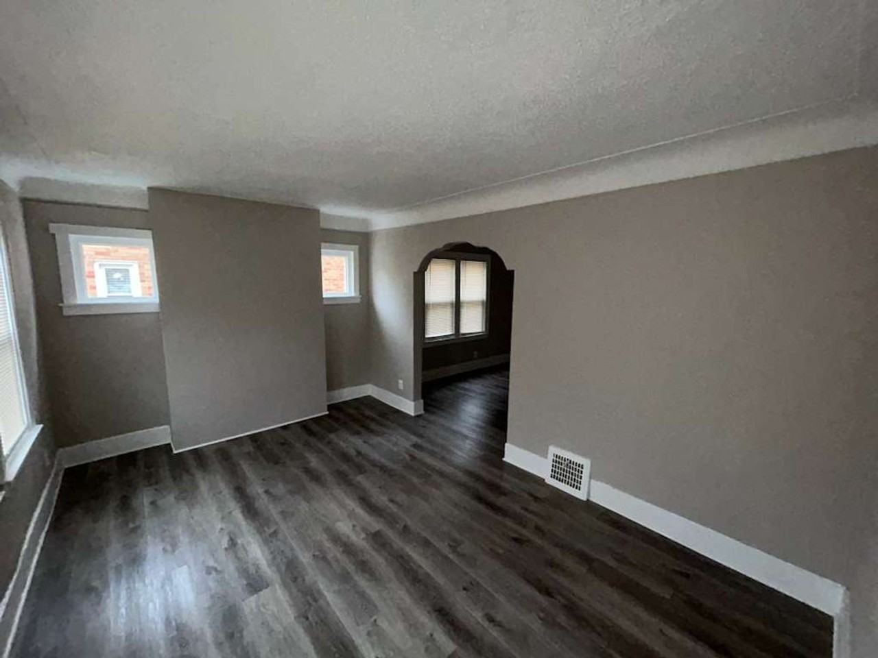 16559 Sorrento St - Photo 4 of 24