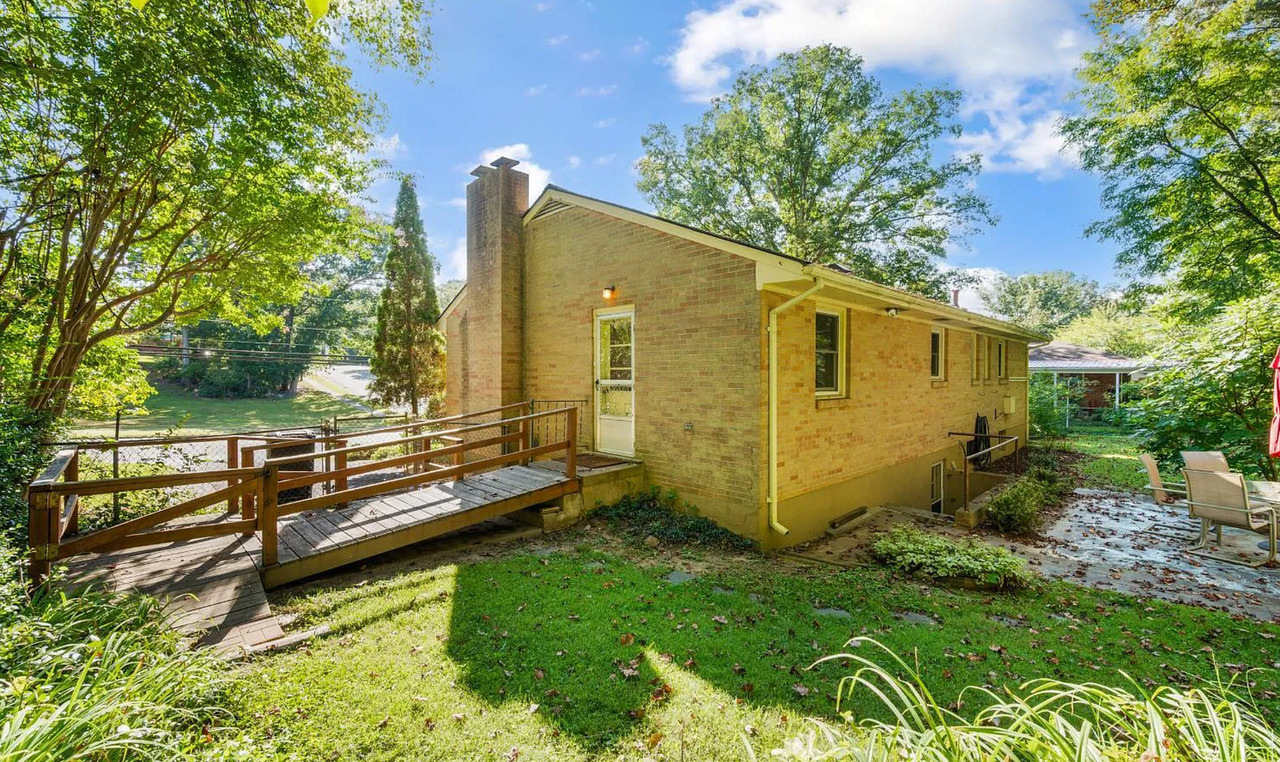 1927 Indian Hill Rd - Photo 2 of 16