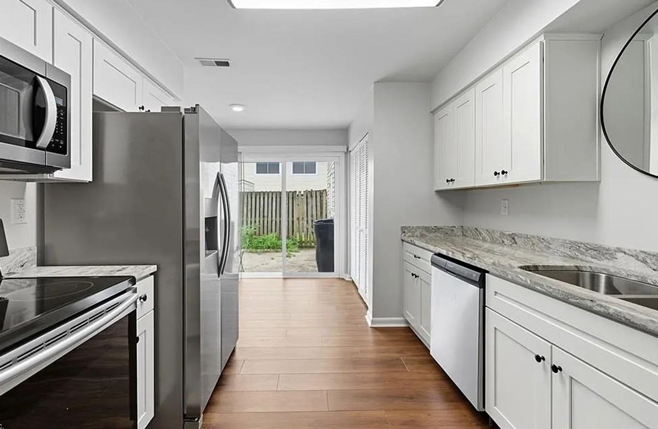 5025 Clairmont Ct - Photo 3 of 5