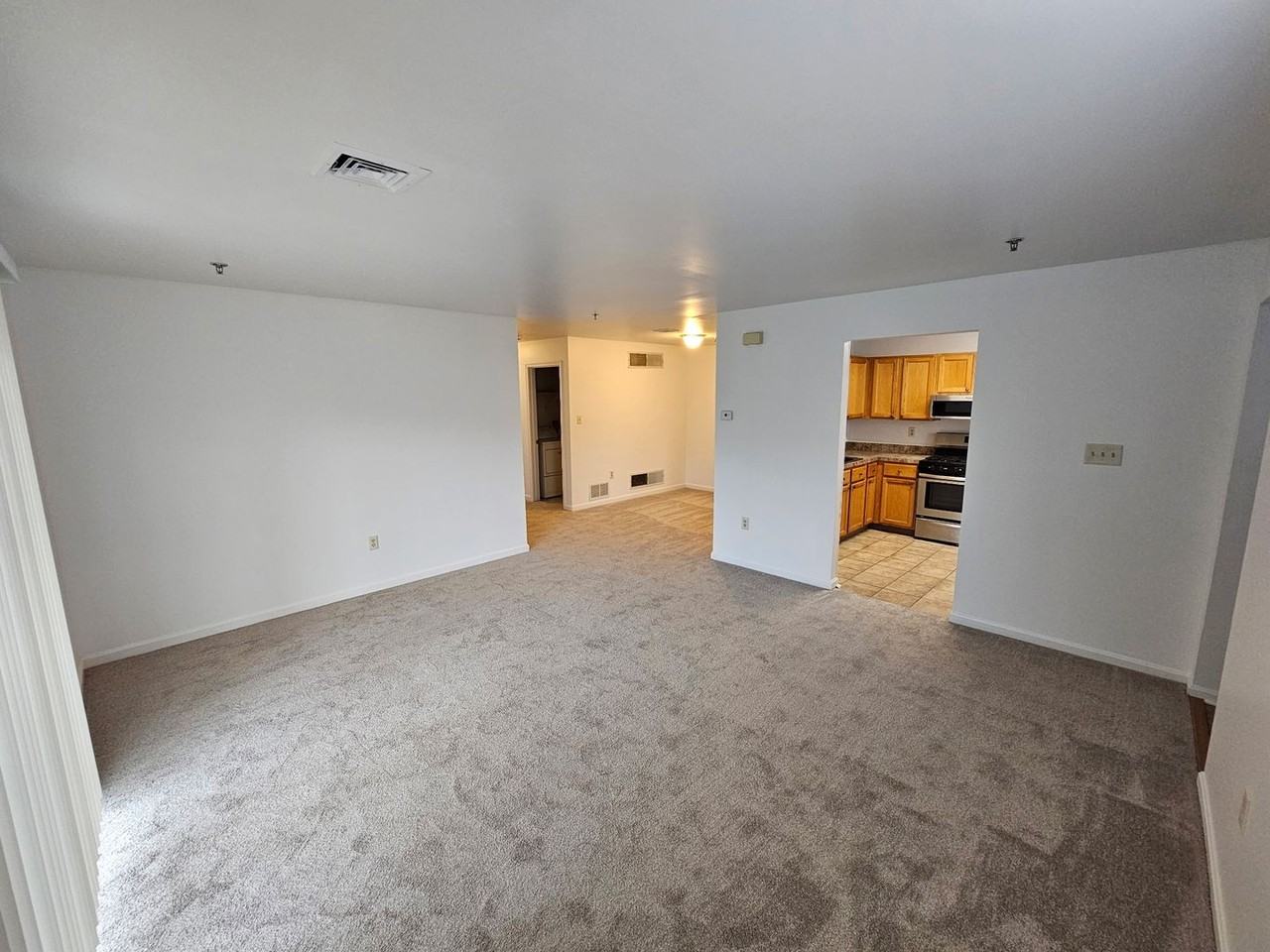5811 Hidden Lake Dr Apt C - Photo 3 of 10