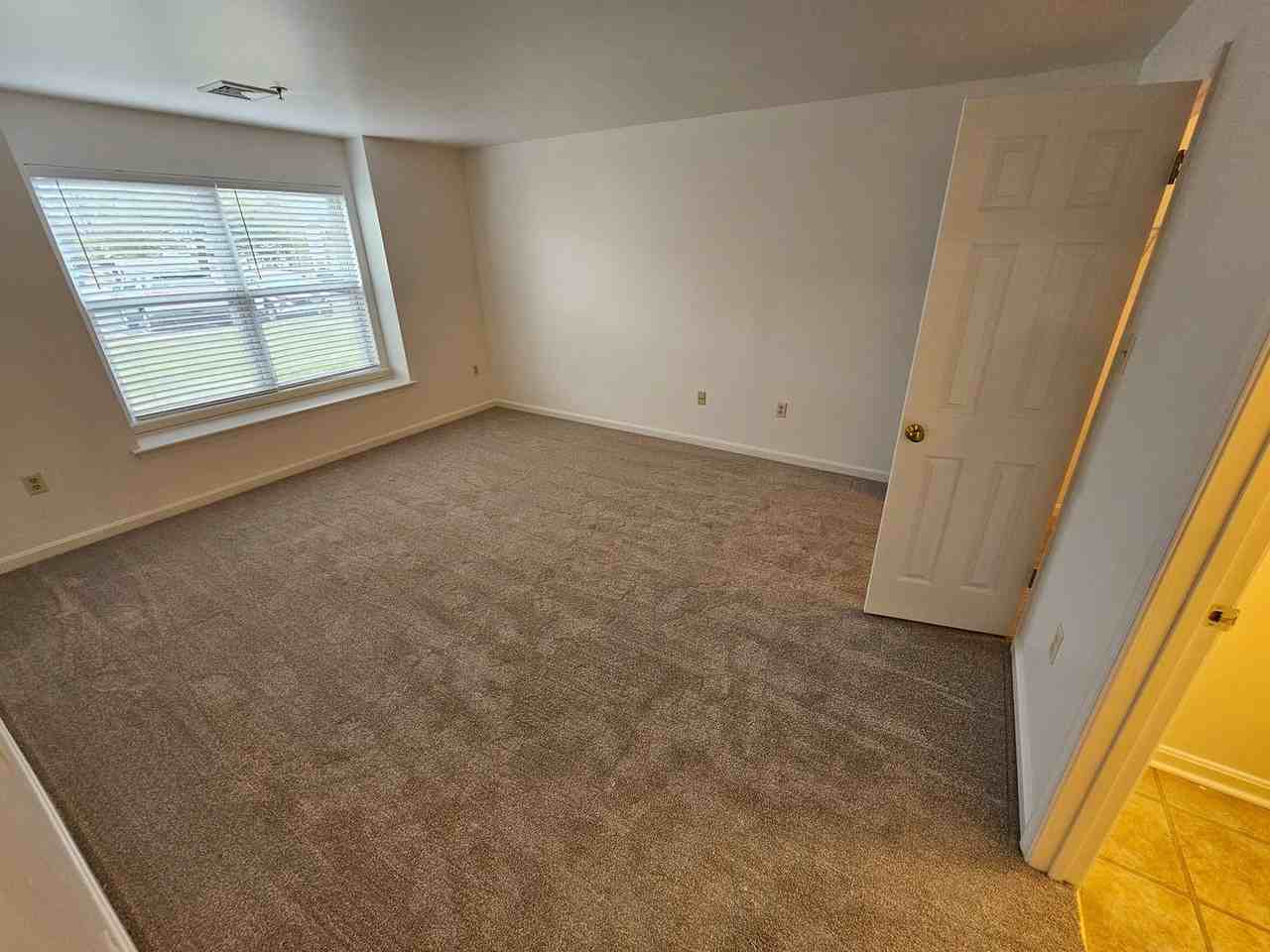 5811 Hidden Lake Dr Apt C - Photo 6 of 10