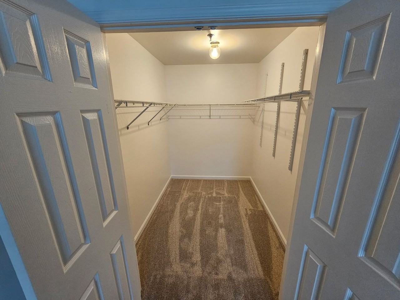 5811 Hidden Lake Dr Apt C - Photo 7 of 10