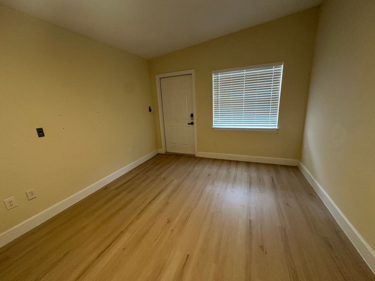 3416 W Oakellar Ave - Photo 2 of 19