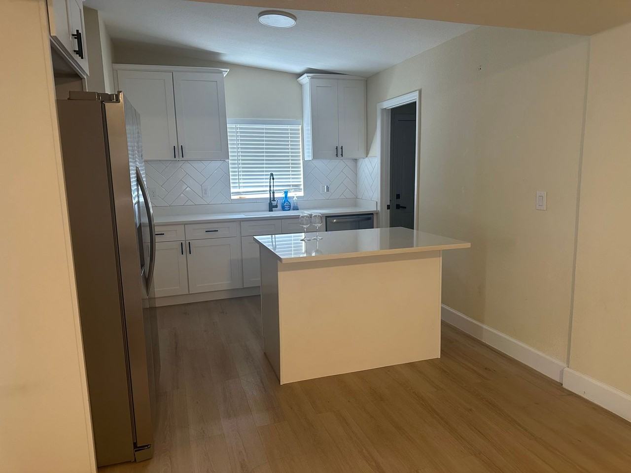 3416 W Oakellar Ave - Photo 3 of 19