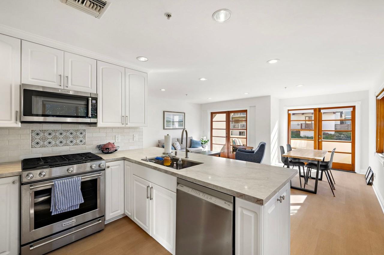 416 Avenida Santa Barbara #B - Photo 5 of 19