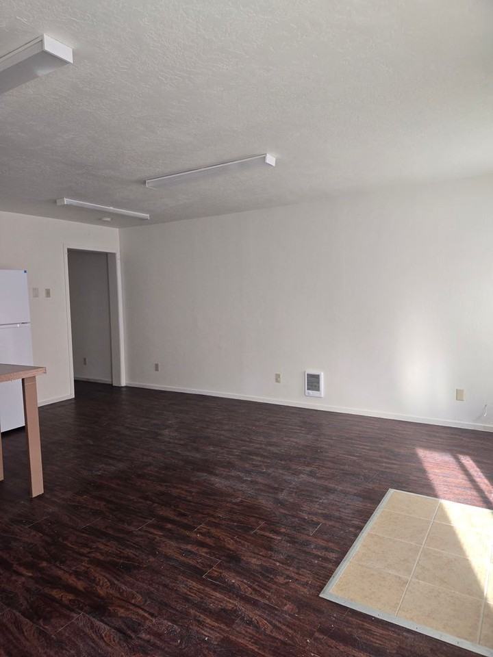 120 S Main St - Photo 2 of 11