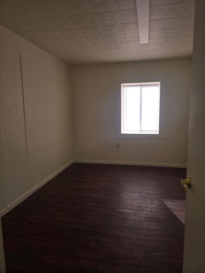 120 S Main St - Photo 4 of 11