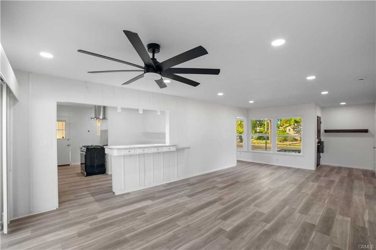 7400 Cozycroft Ave - Photo 6 of 14