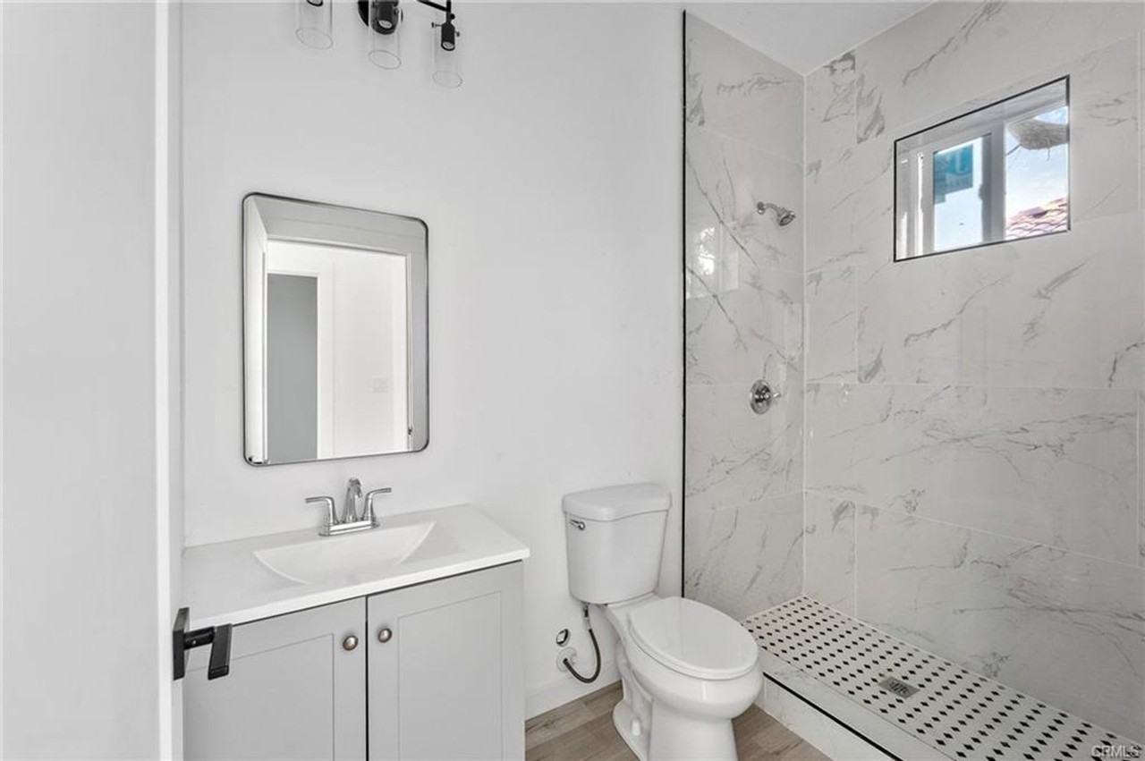 8514 Wilbur Ave - Photo 7 of 19