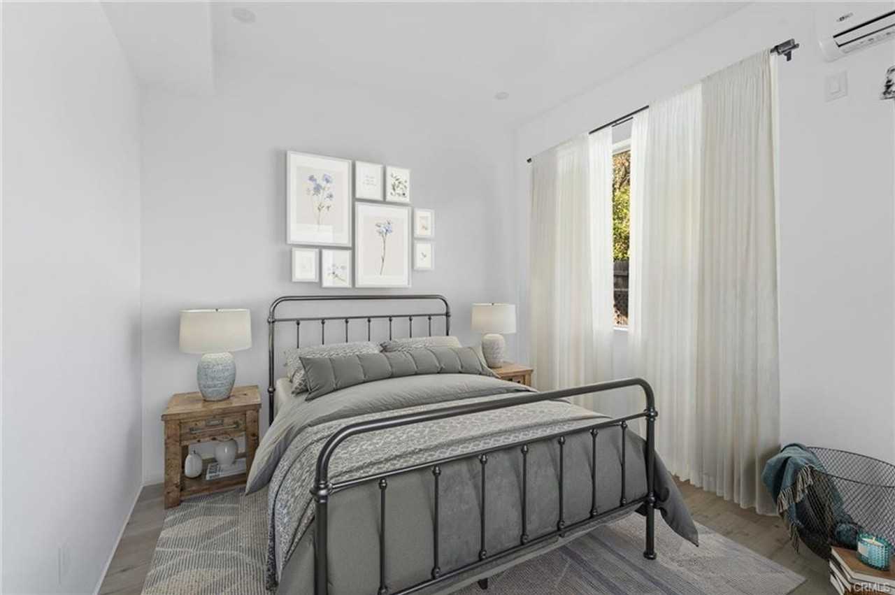 8512 Wilbur Ave - Photo 4 of 18