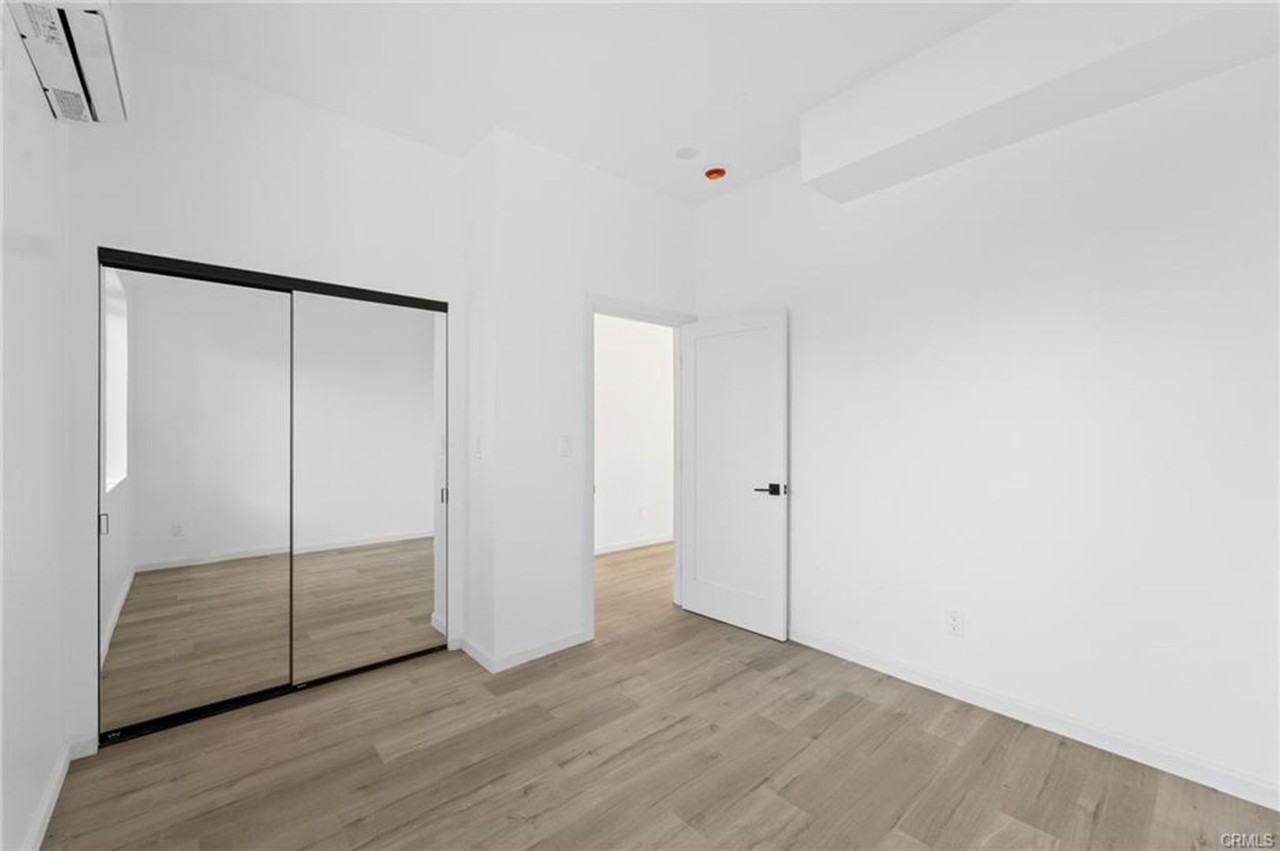 8512 Wilbur Ave - Photo 5 of 18