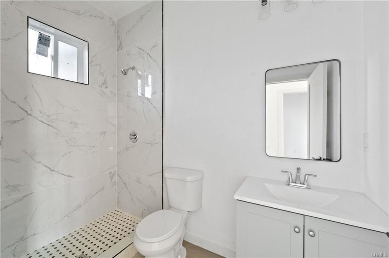 8512 Wilbur Ave - Photo 6 of 18