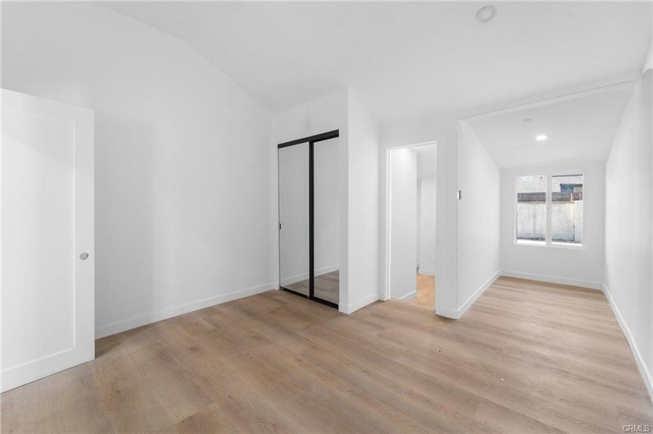 8510 Wilbur Ave - Photo 4 of 12