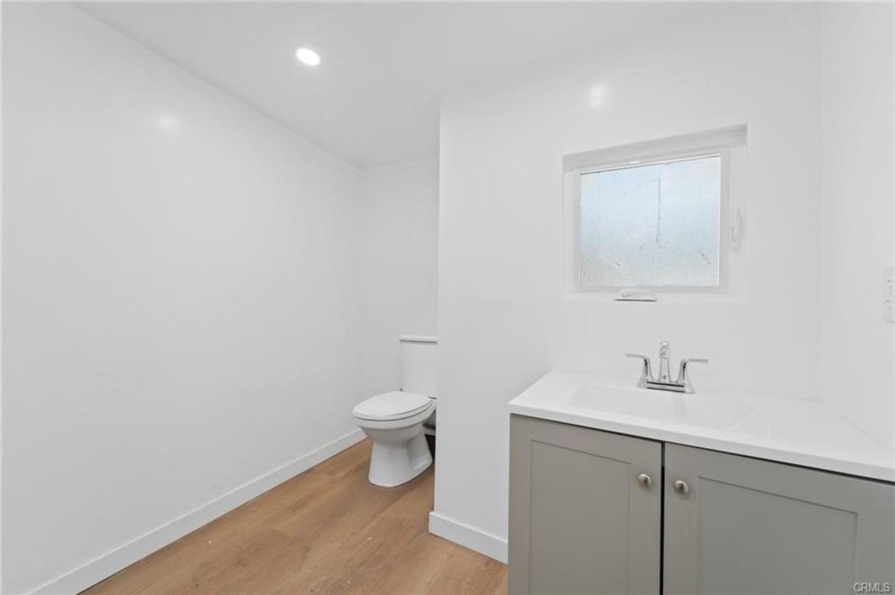 8510 Wilbur Ave - Photo 7 of 12