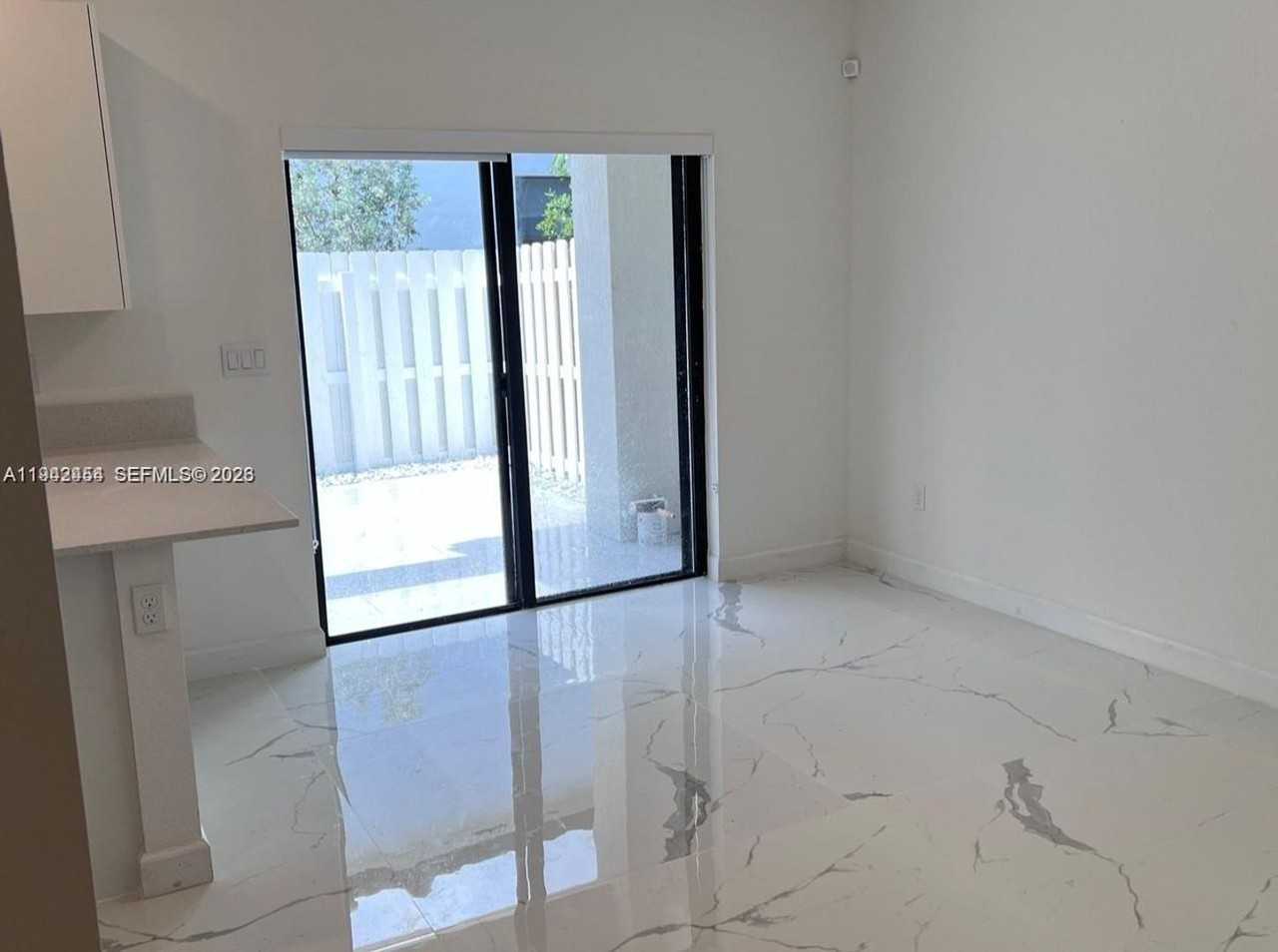15903 Sw 2nd Pl - Photo 4 of 20