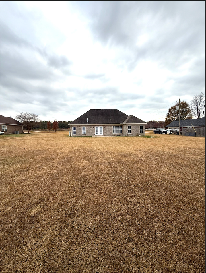 373 Renon Ln - Photo 2 of 17