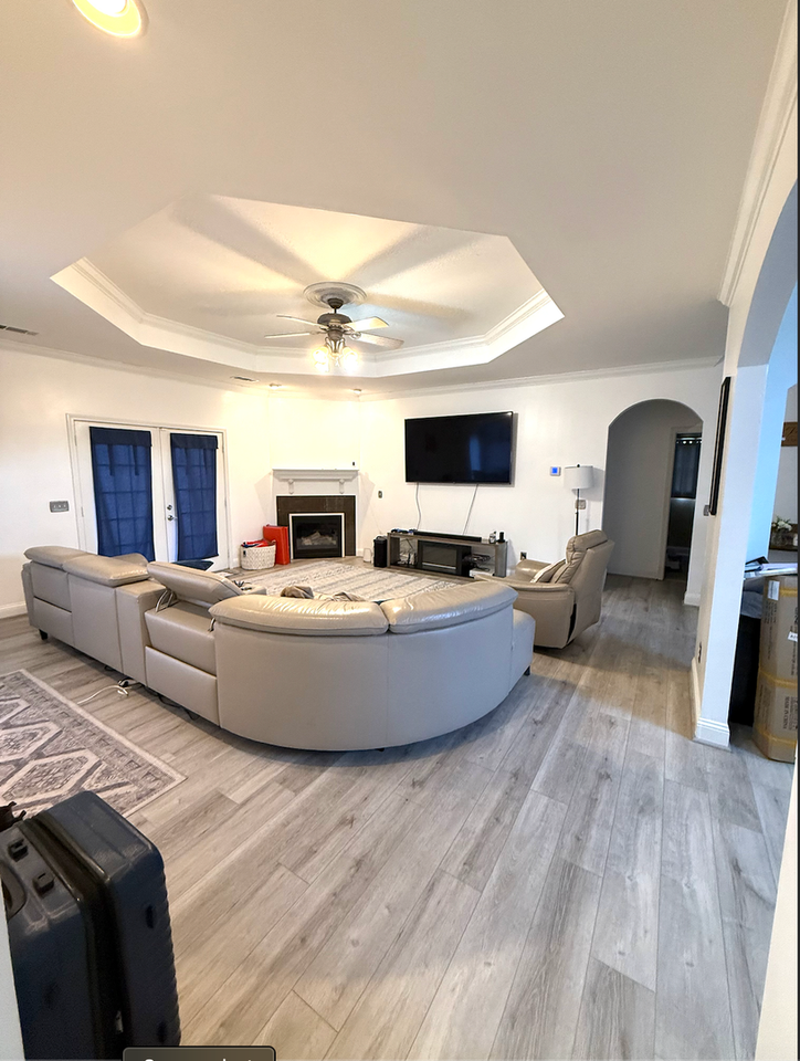 373 Renon Ln - Photo 4 of 17