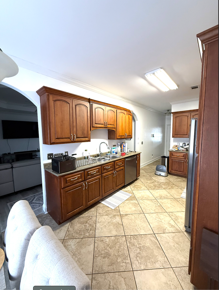 373 Renon Ln - Photo 7 of 17