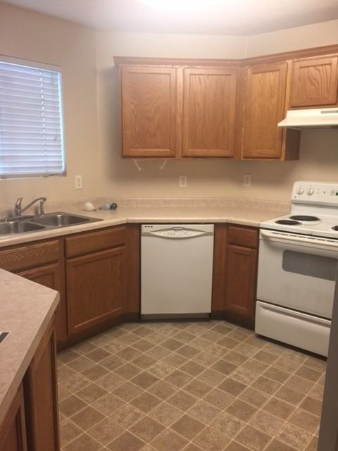 105 W Daybreak Ln - Photo 4 of 11