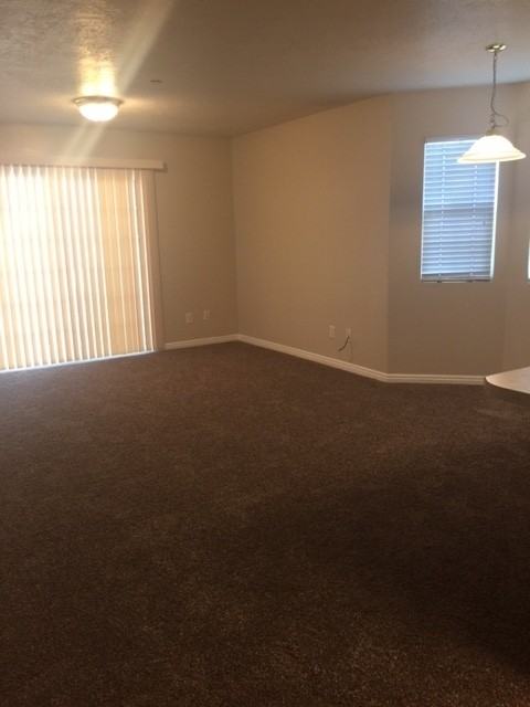 105 W Daybreak Ln - Photo 5 of 11