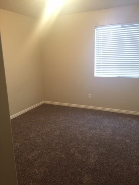 105 W Daybreak Ln - Photo 7 of 11