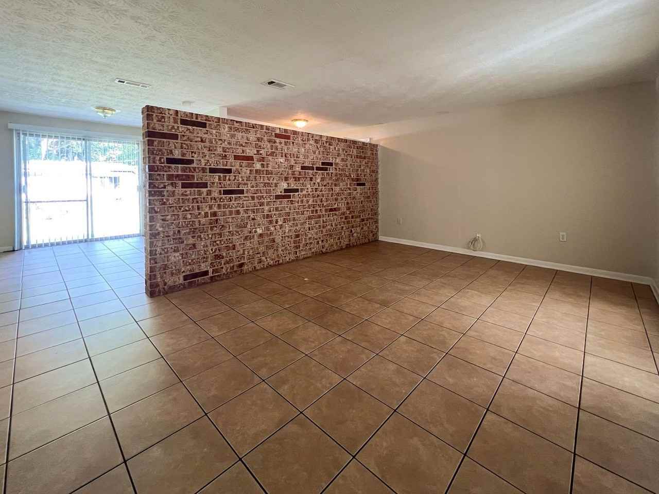 536 Nw 34th St - Photo 2 of 31