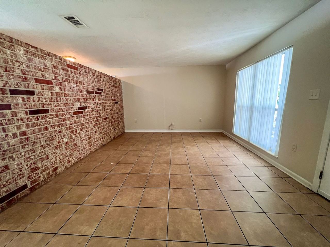 536 Nw 34th St - Photo 3 of 31