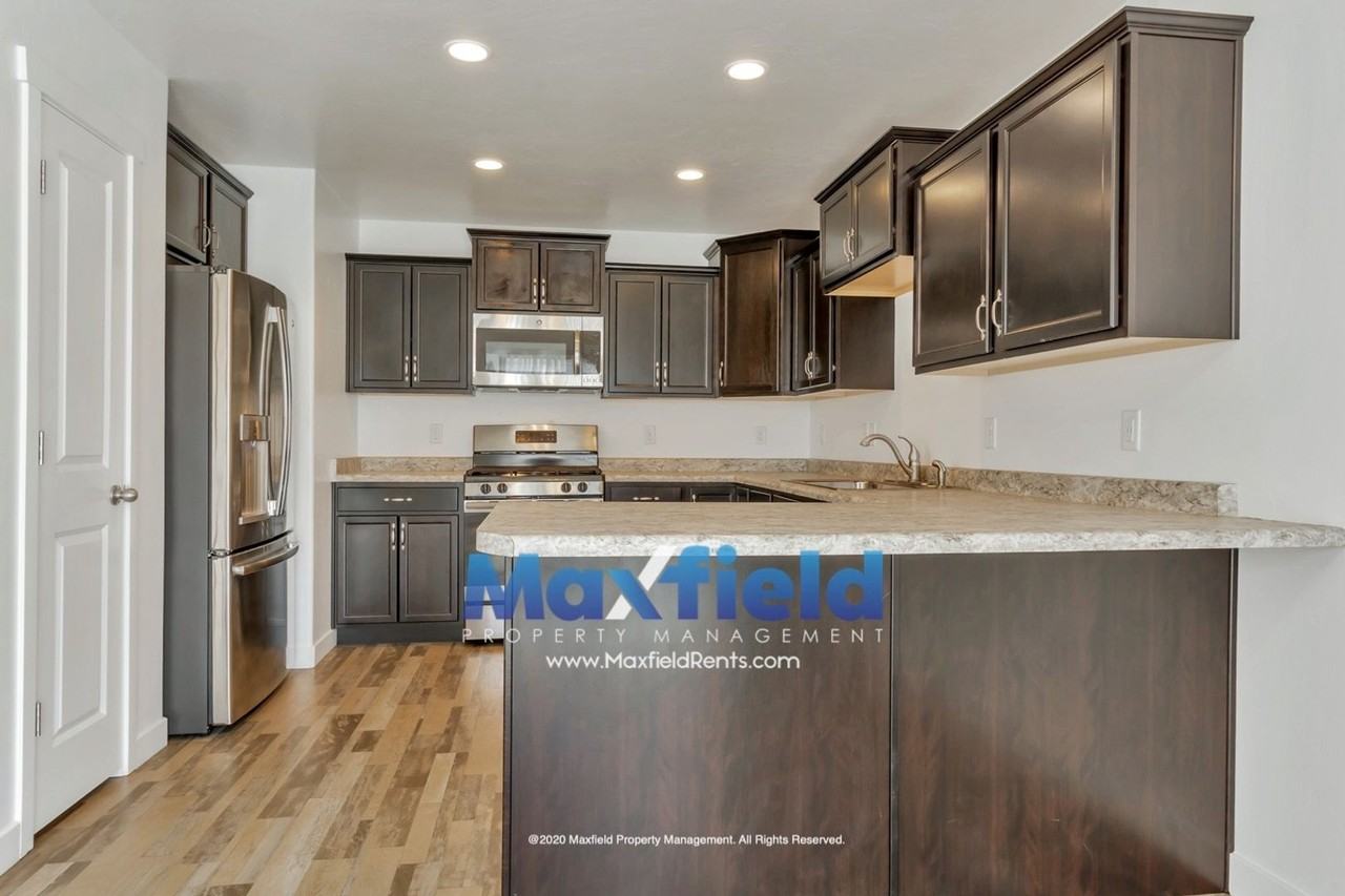 12227 S Ryder Ct - Photo 7 of 24