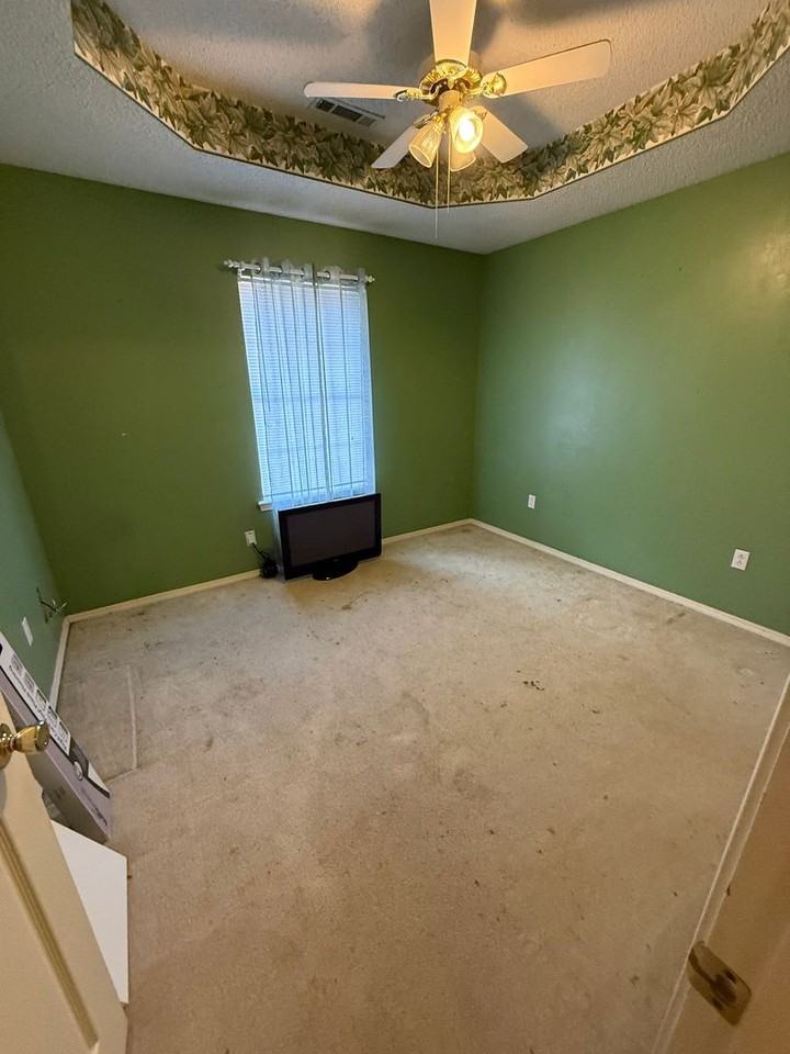 1103 Aspen Ave - Photo 4 of 21