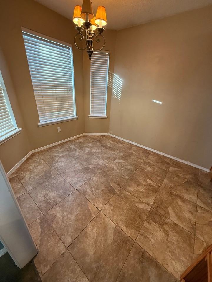 1103 Aspen Ave - Photo 7 of 21