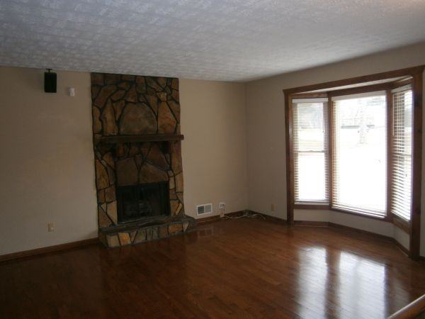 4115 Brownsville Rd - Photo 3 of 8