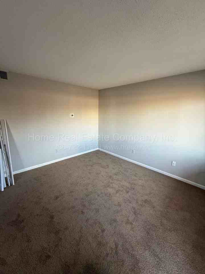 1004 Salisbury St #4B - Photo 2 of 7