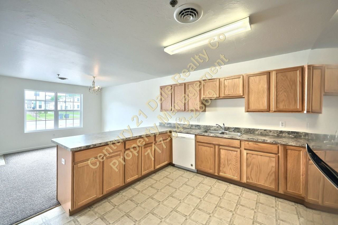 360 W Market St - Photo 4 of 14